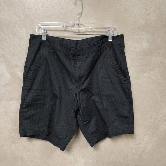 Bruno New York Men's Black Pin Stripped Shorts Size 34 - Picture 3 of 6
